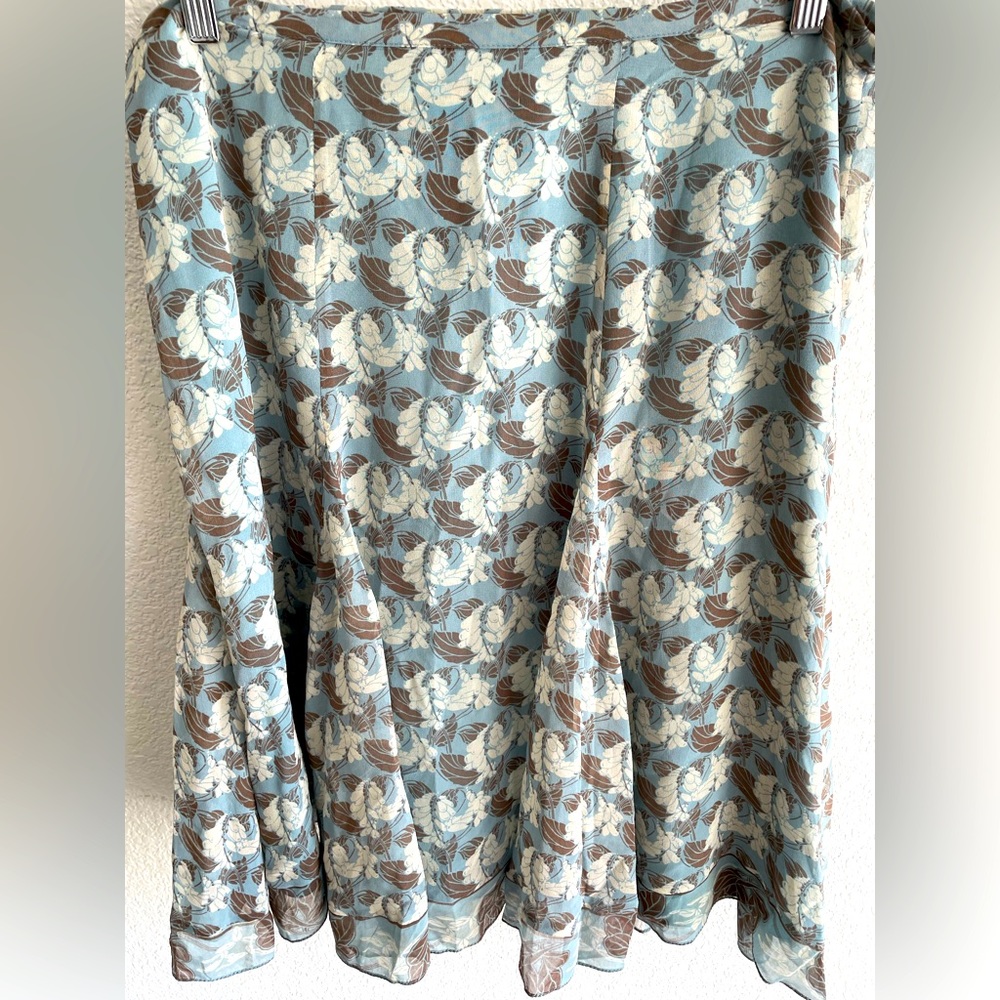 A line flared skirt 100% silk with polyester lining, almost new condition